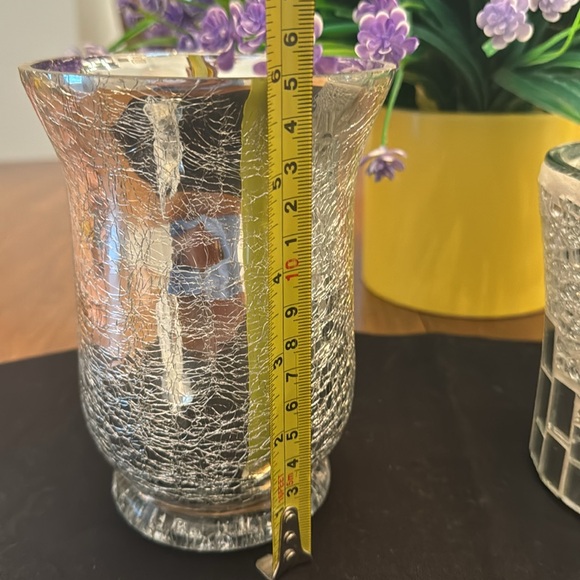 BUNDLE OF VASES AND PAPERWEIGHT - Picture 11 of 16